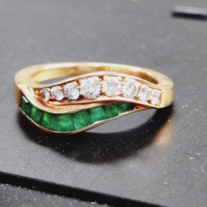 ダイヤエメラルドリングを高価買い取りさせて頂きました。