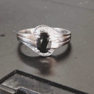 サファイアダイヤリングを高価買取させて頂きました。
