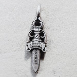 クロムハーツ  ダブル ダガー ペンダント  トップ シルバー 925  インボイス無しを高価買取させて頂きました。