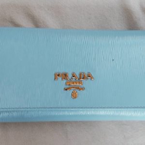 プラダ長財布を高価買取させて頂きました。